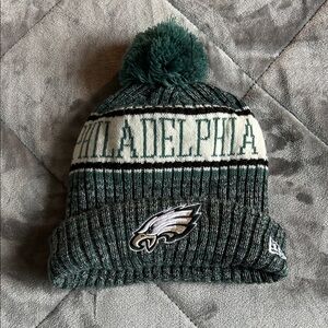 New Era Green & White Pom Cuffed Knit Beanie nfl eagles new no tag